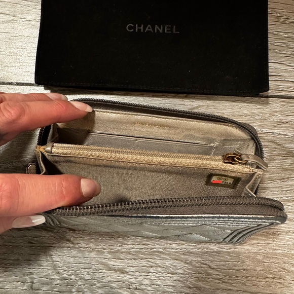 ❤️🎉 HOST PICK💘‼️ CHANEL Boy Zip Around CC Compact Wallet in Crackled Gunmetal - Picture 5 of 7